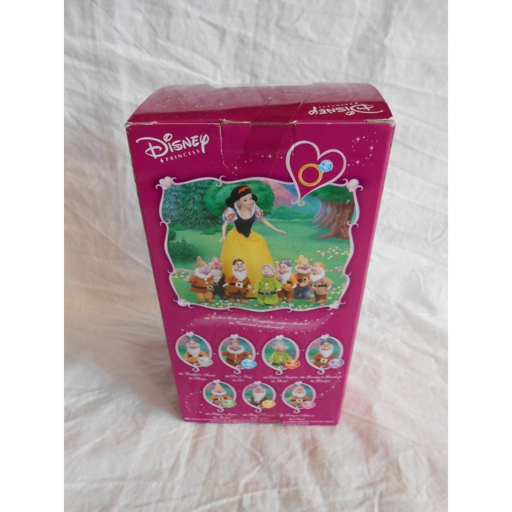 Disney Snow White and the seven Dwarfs Doc Doll with Lantern and Ring Collectors - Picture 4 of 5